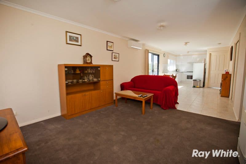 19 Meaby Drive, PAKENHAM VIC 3810, Pakenham - Thumbnail 2