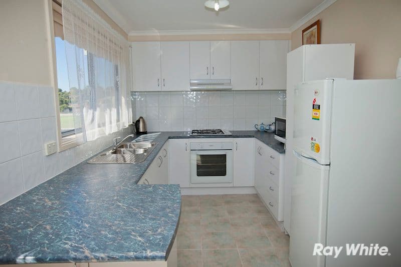 19 Meaby Drive, PAKENHAM VIC 3810, Pakenham - Thumbnail 3