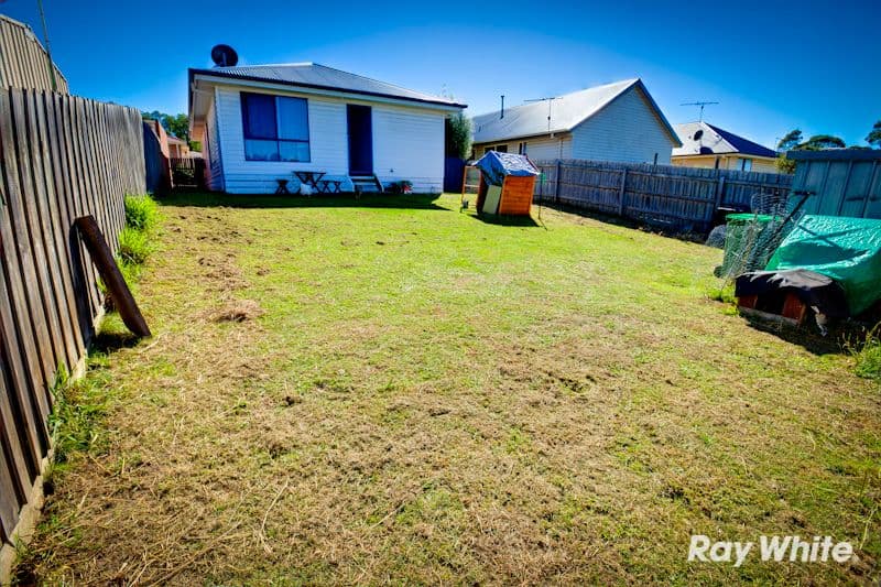19 Meaby Drive, PAKENHAM VIC 3810, Pakenham - Thumbnail 4