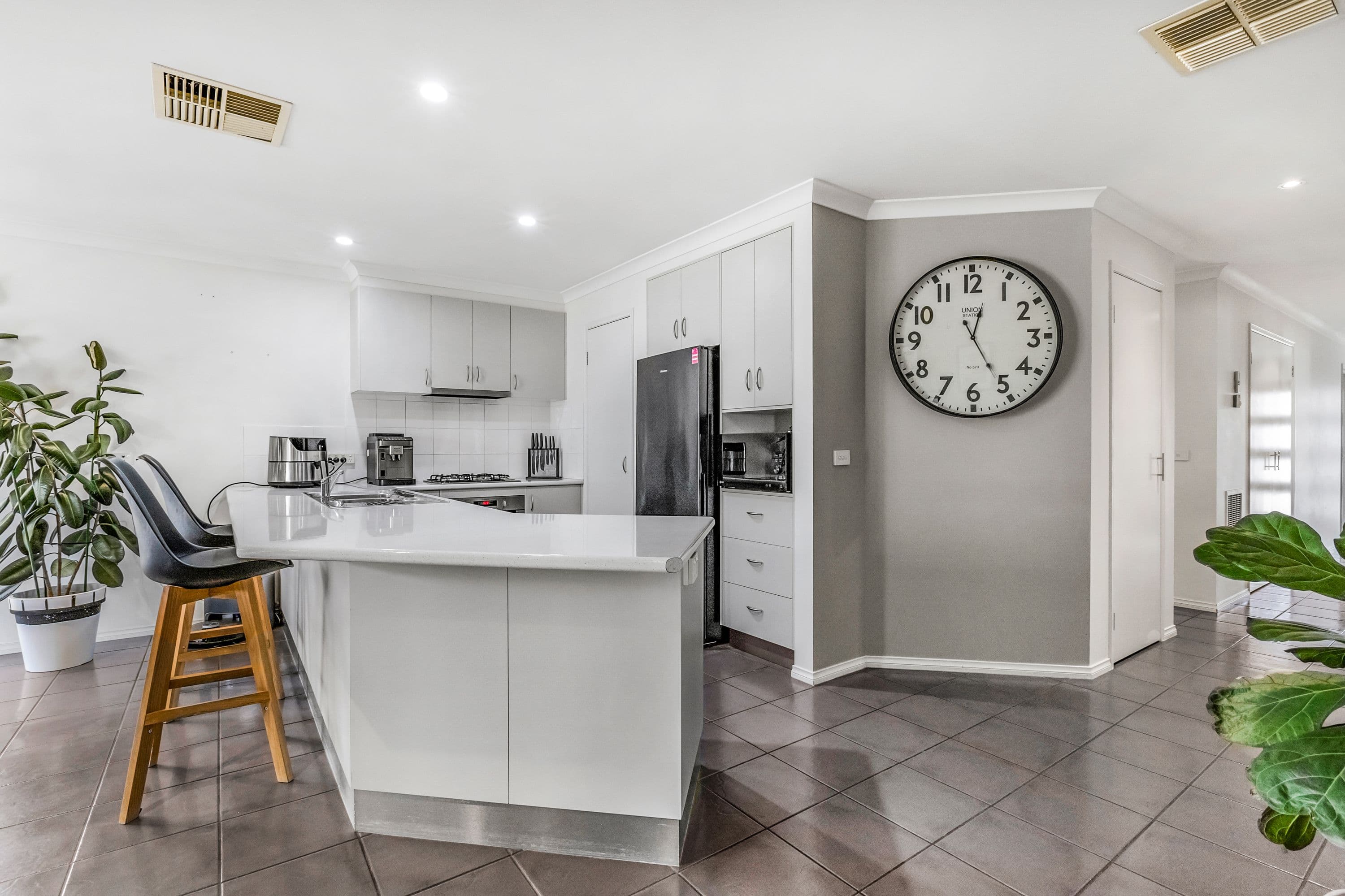 2 Kittyhawk Court, Mildura VIC 3500, Mildura - Thumbnail 2
