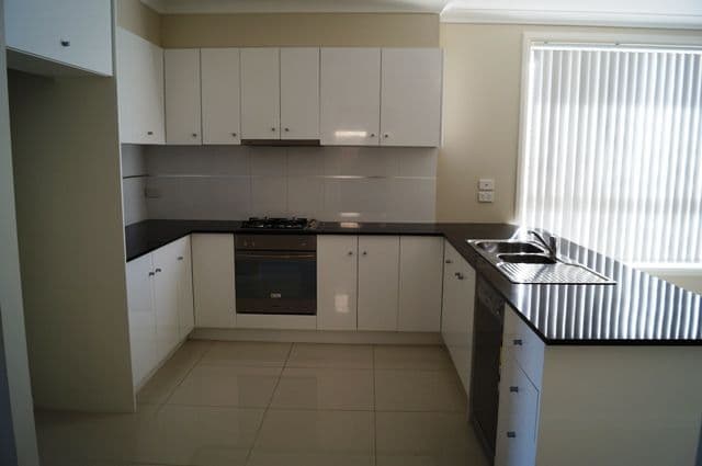 24 Botanic Way, Orange - Thumbnail 2