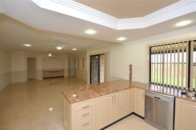 8 Graves Drive, KEARNEYS SPRING QLD 4350, Kearneys Spring - Thumbnail 5