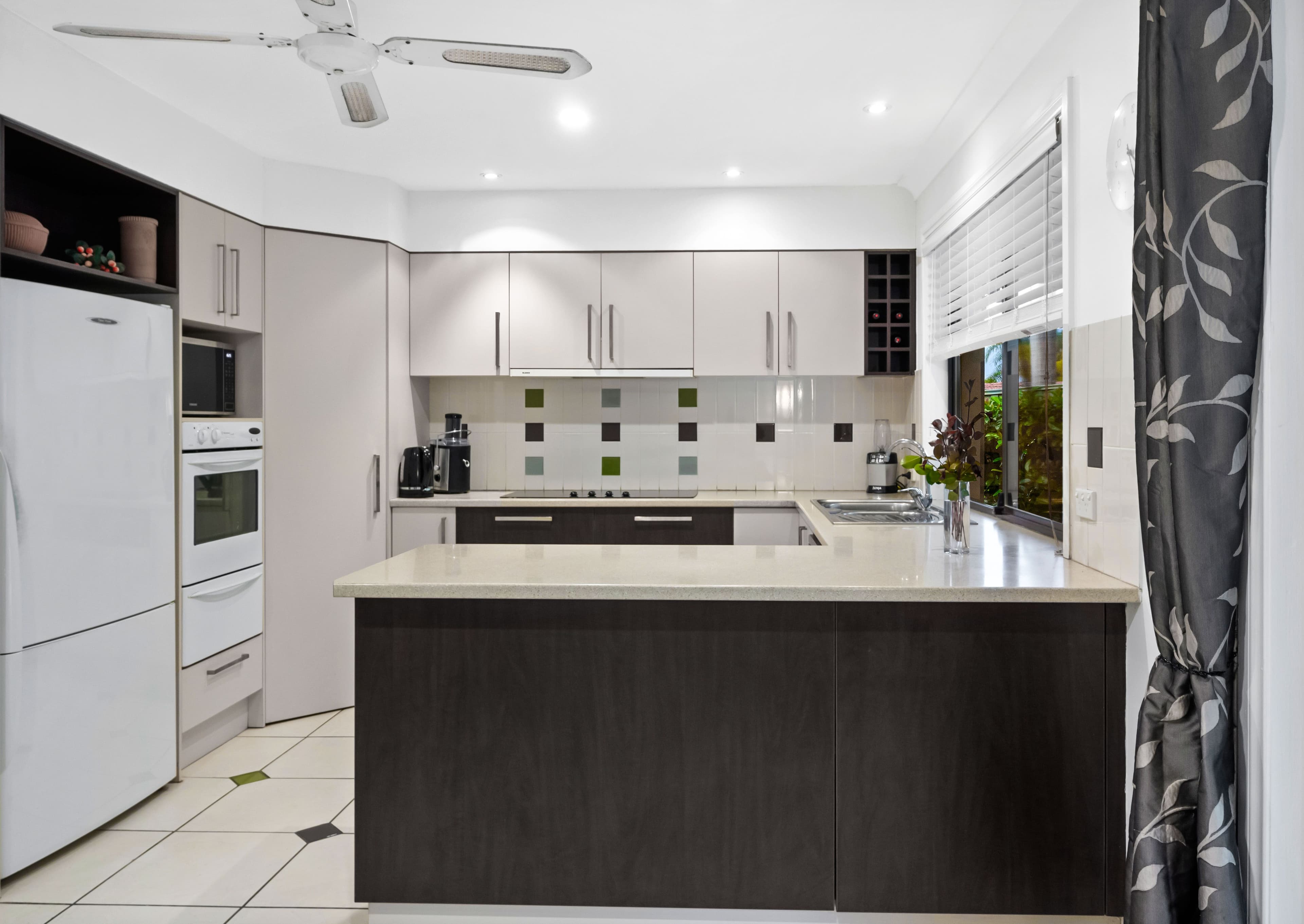 4 Gary Court, Carrara QLD 4211, Carrara - Thumbnail 3