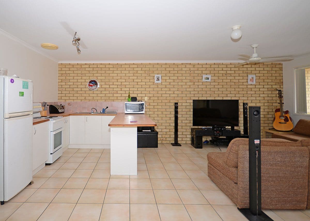 33 King Street, URANGAN QLD 4655, Urangan - Thumbnail 2