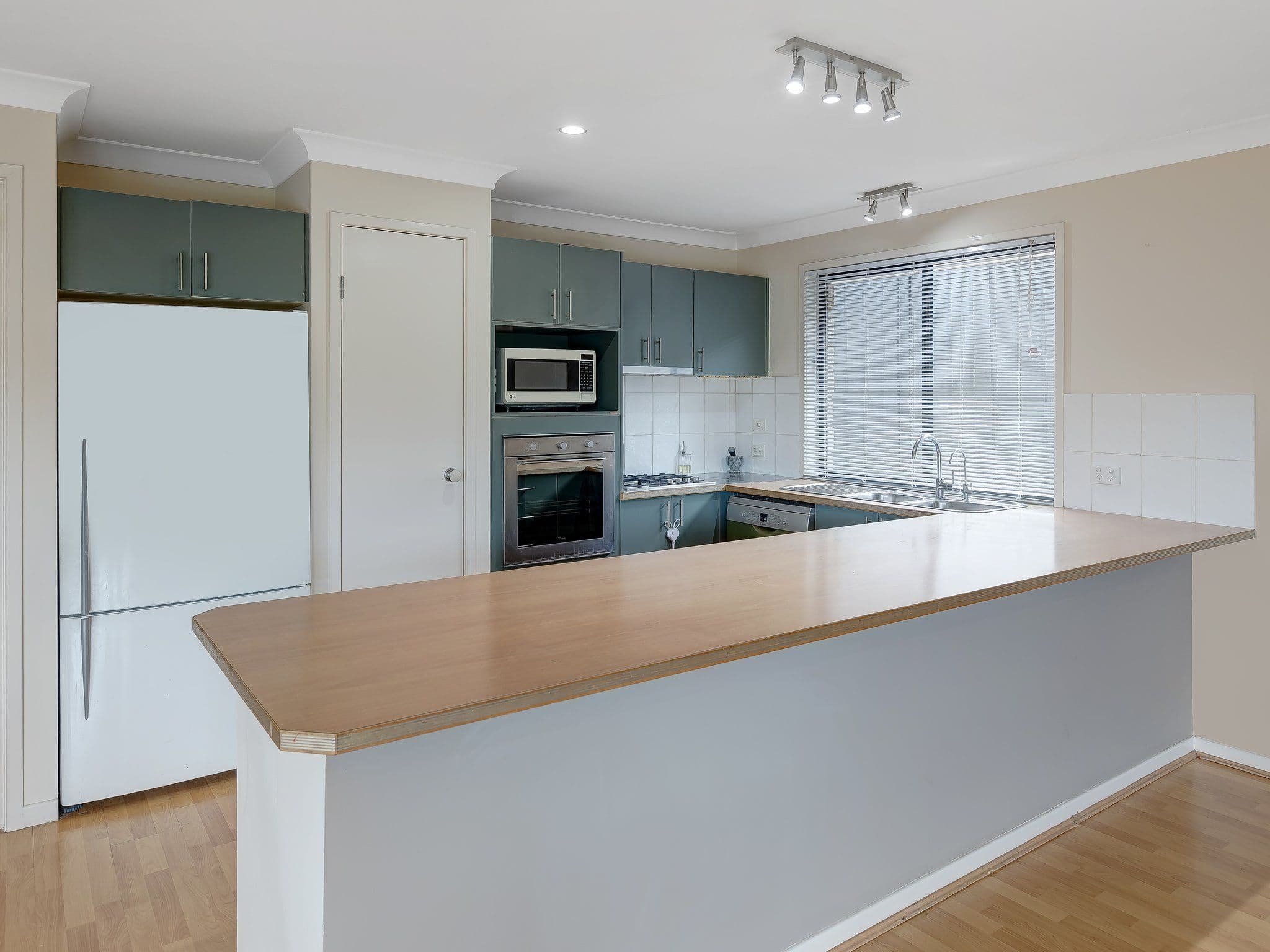 22 Vedders Drive, Heritage Park QLD 4118, Heritage Park - Thumbnail 2