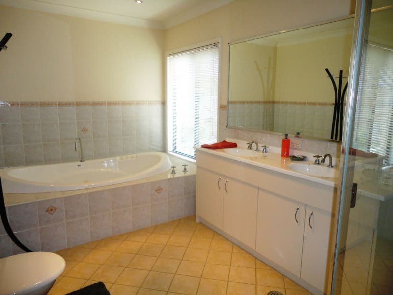 5  Thorpe Place, ABBOTSBURY NSW 2176, Abbotsbury - Thumbnail 3