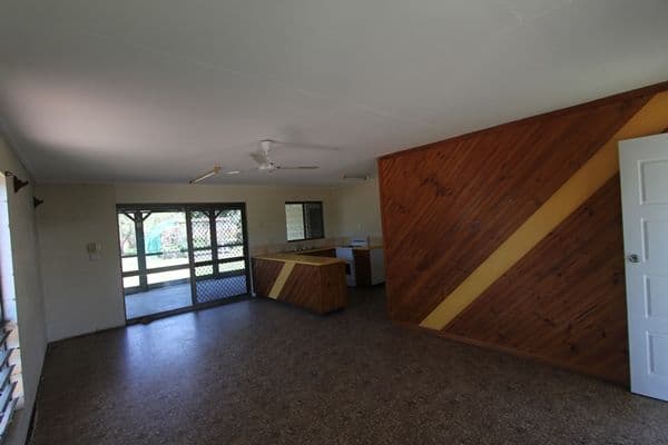 8 Tracey Street, BALGAL BEACH QLD 4816, Balgal Beach - Thumbnail 2