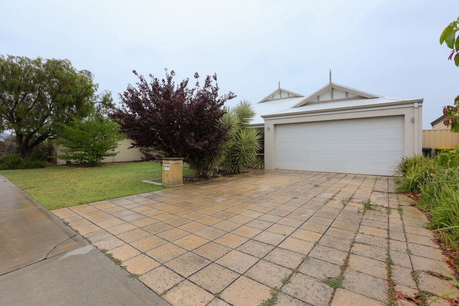 4 Tipperary Bend, Canning Vale WA 6155, Canning Vale - Thumbnail 2