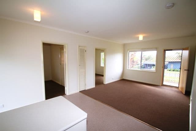 24 Seascape Avenue, COWES VIC 3922, Cowes - Thumbnail 2