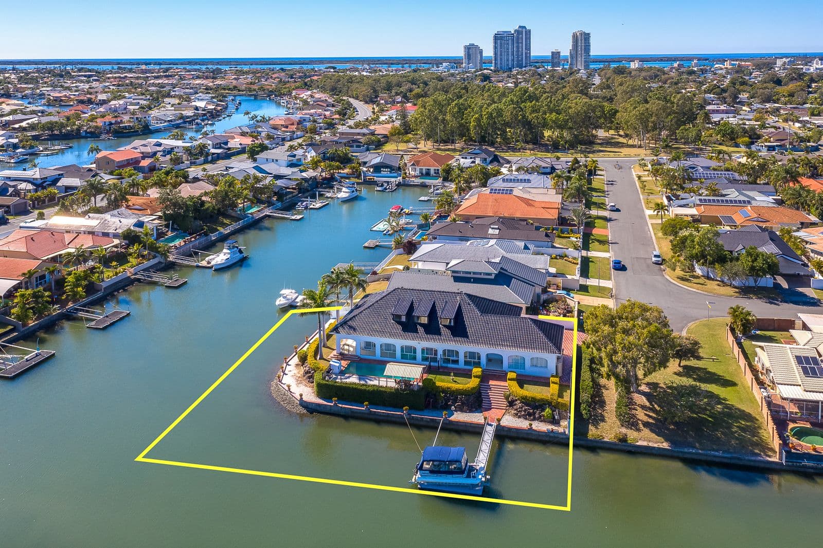 18 Grand Canal Way, Runaway Bay QLD 4216, Runaway Bay - Thumbnail 2