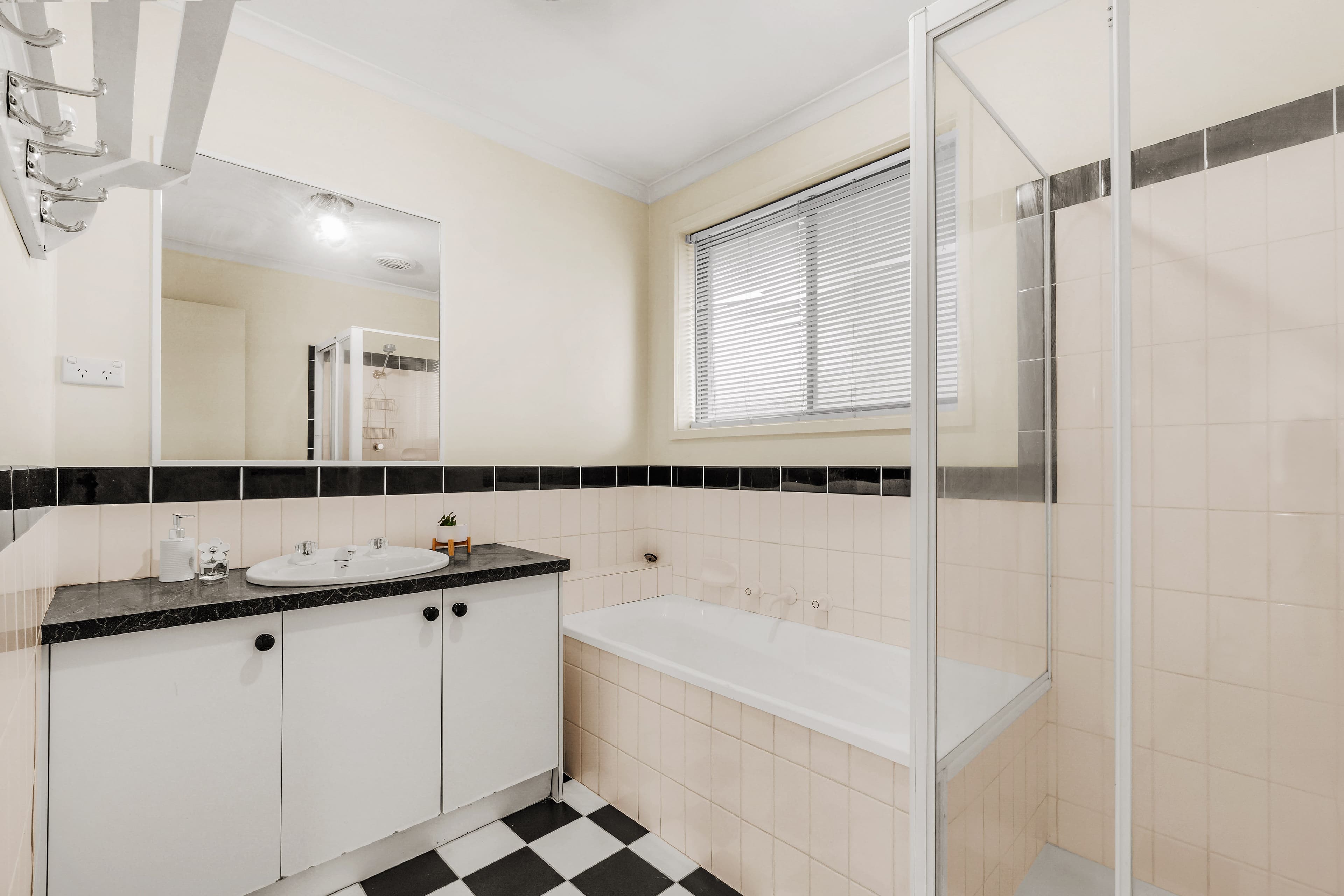 1 Landsborough Avenue, Rowville VIC 3178, Rowville - Thumbnail 5