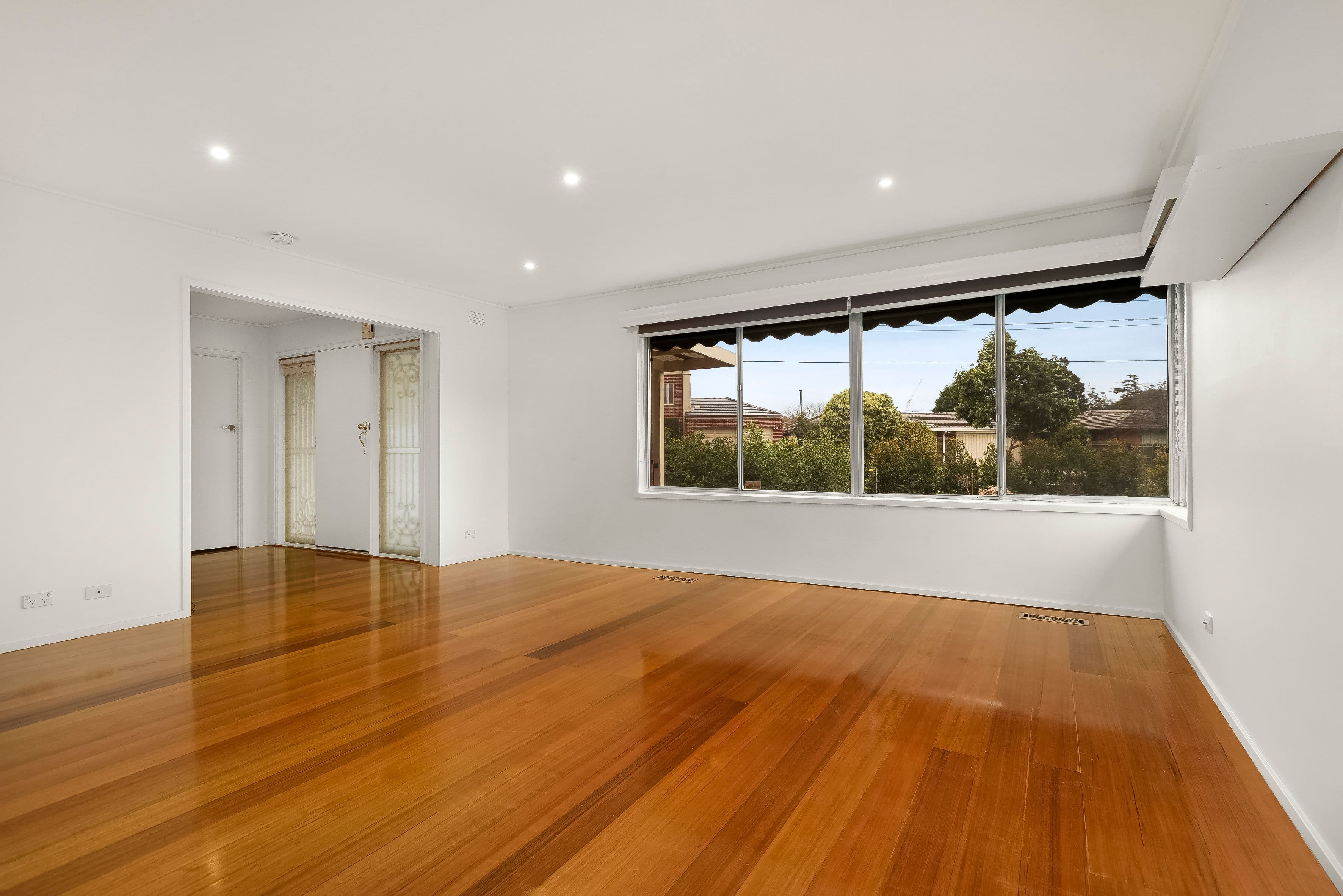 98 Windella Crescent, Glen Waverley VIC 3150, Glen Waverley - Thumbnail 2