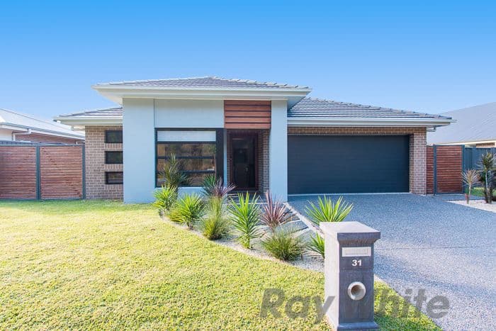 31 Dune Drive, Fern Bay - Image 1