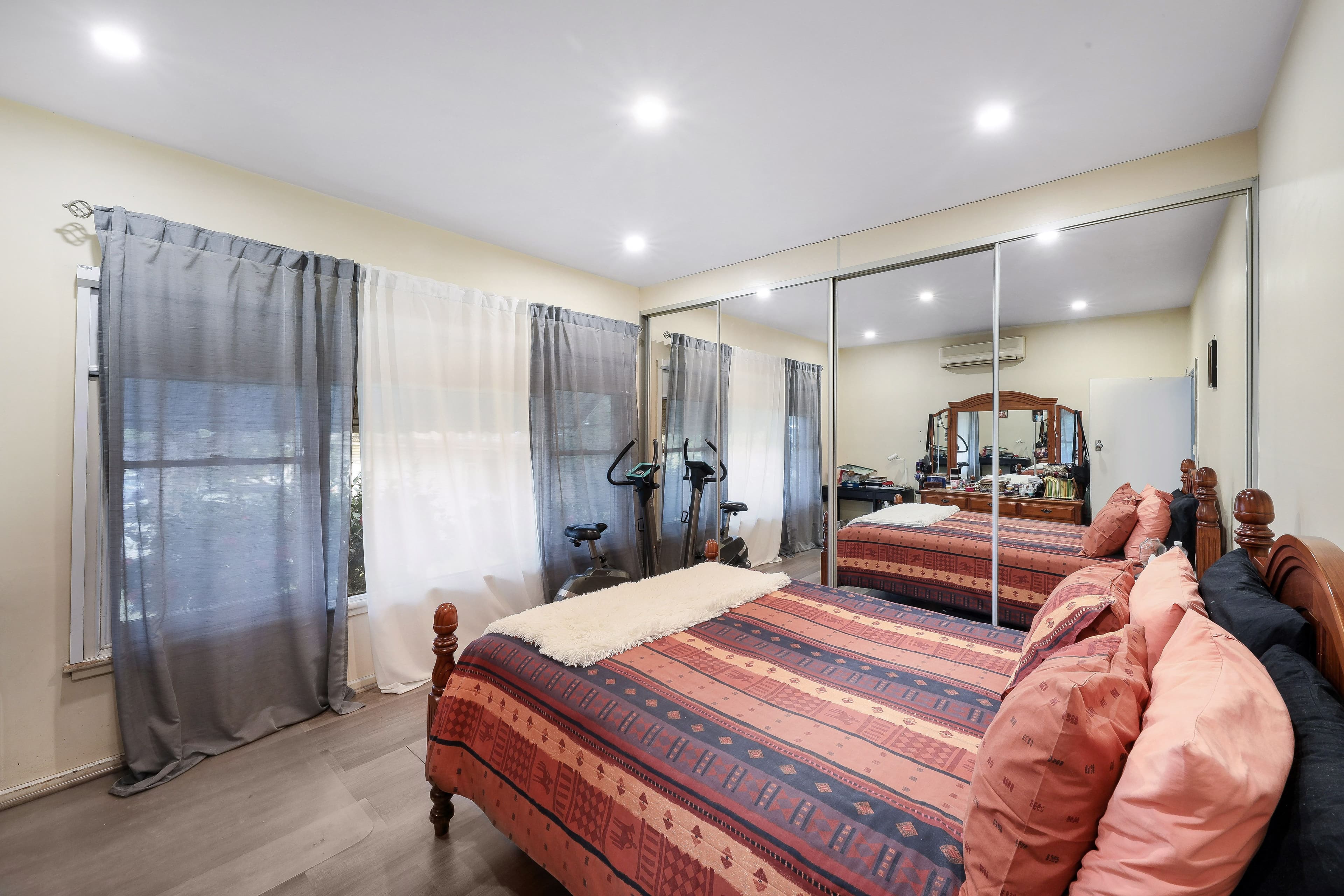 4 Pineview Avenue, Roselands NSW 2196, Roselands - Thumbnail 4