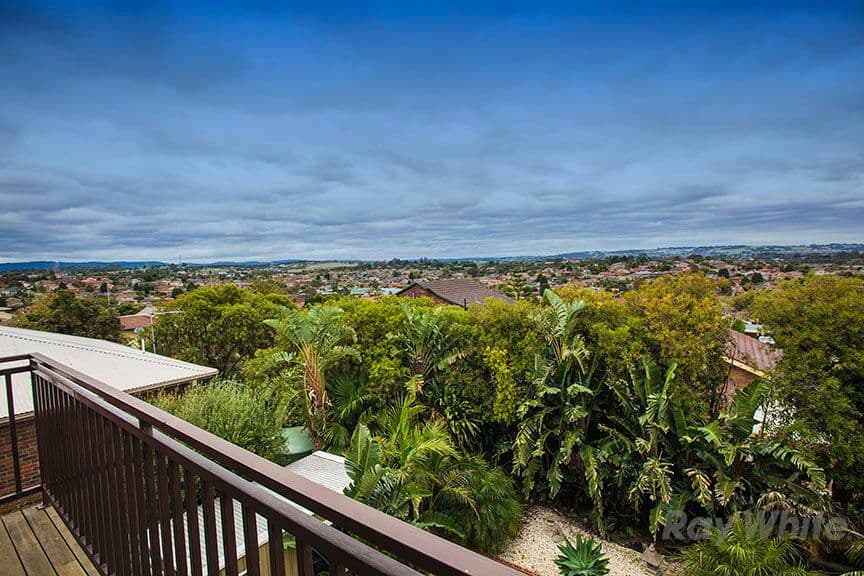 16 Brandon Court, Endeavour Hills VIC 3802, Endeavour Hills - Thumbnail 2