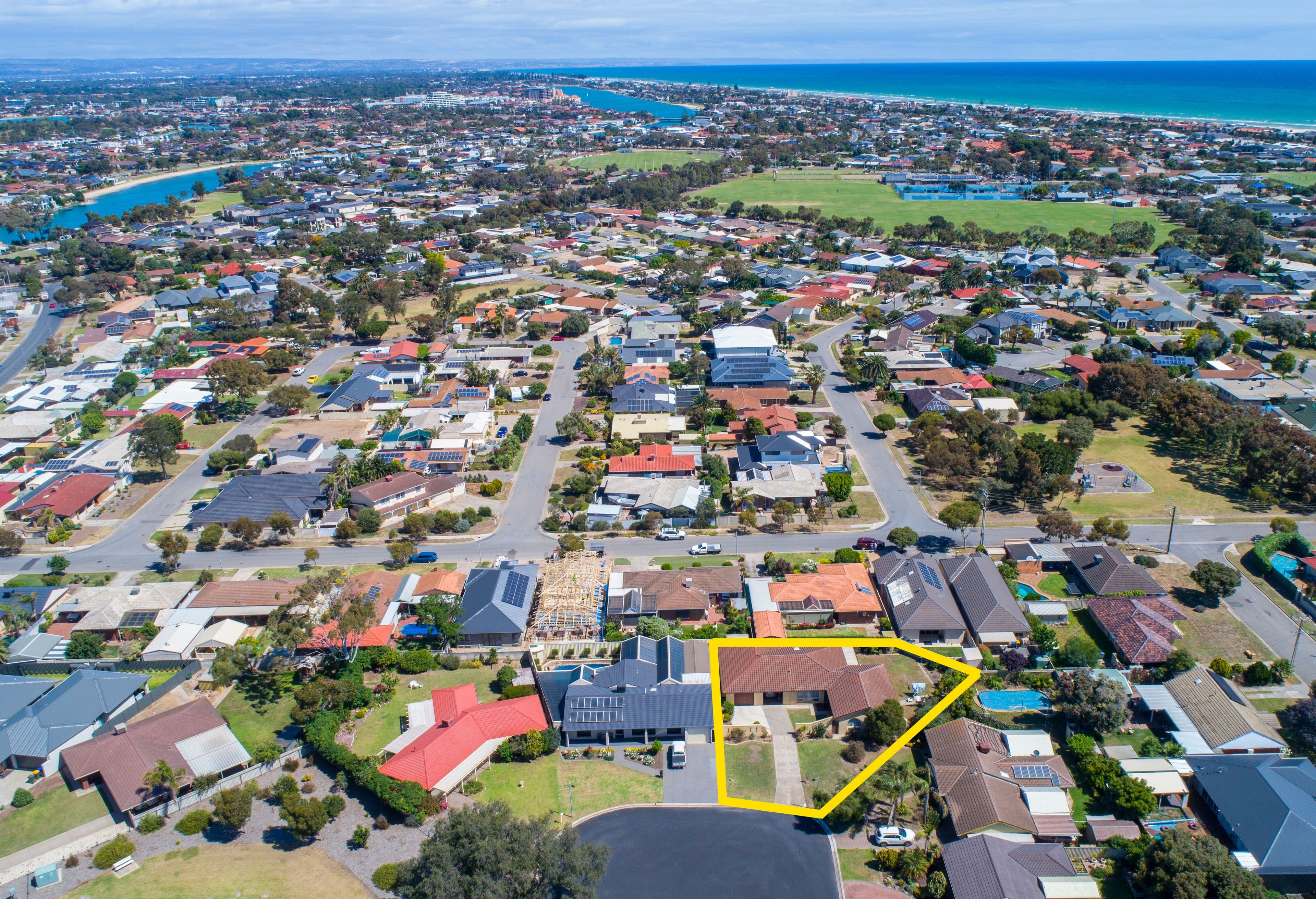 7 Macquarrie Court, West Lakes Shore SA 5020, West Lakes Shore - Image 1