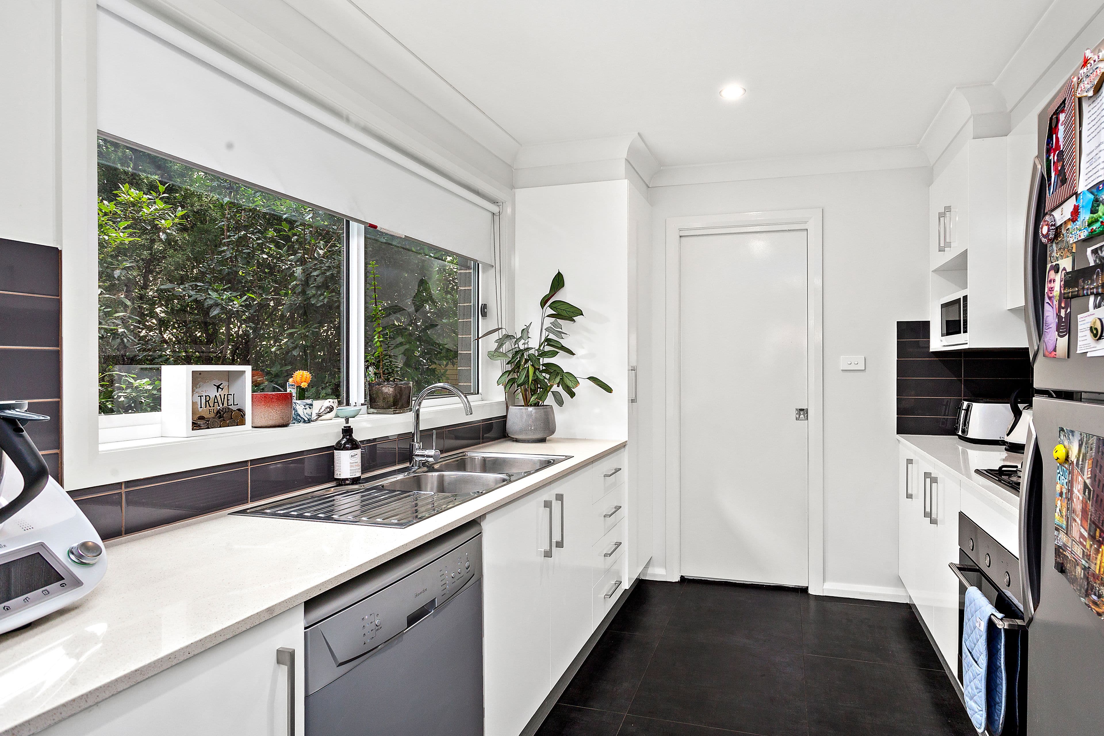 92 Lake Entrance Road, Oak Flats - Thumbnail 2