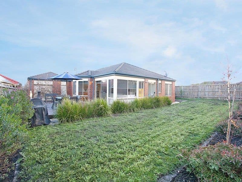 102 Robinswood Parade, NARRE WARREN SOUTH VIC 3805, Narre Warren South - Thumbnail 8