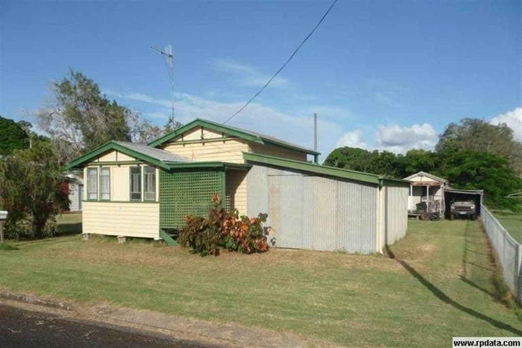14 Pilot Street, URANGAN QLD 4655, Urangan - Thumbnail 3