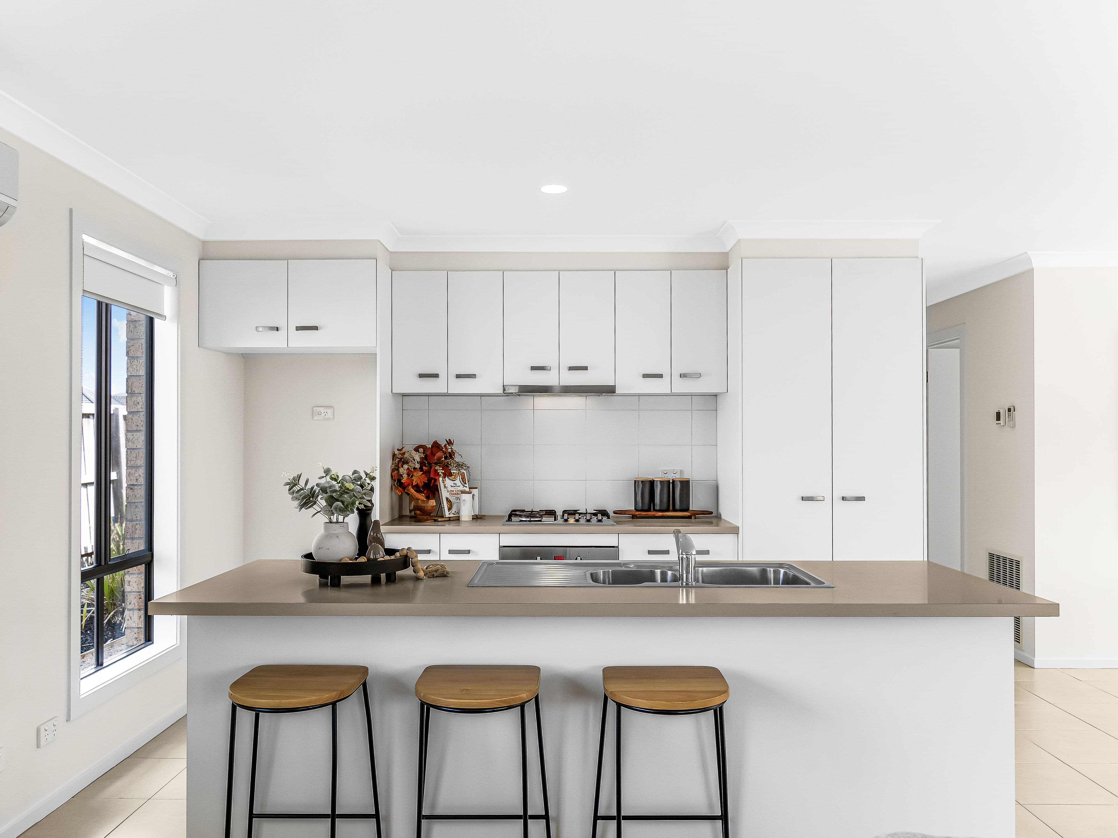 4 Brocker Street, Clyde North VIC 3978, Clyde North - Thumbnail 6