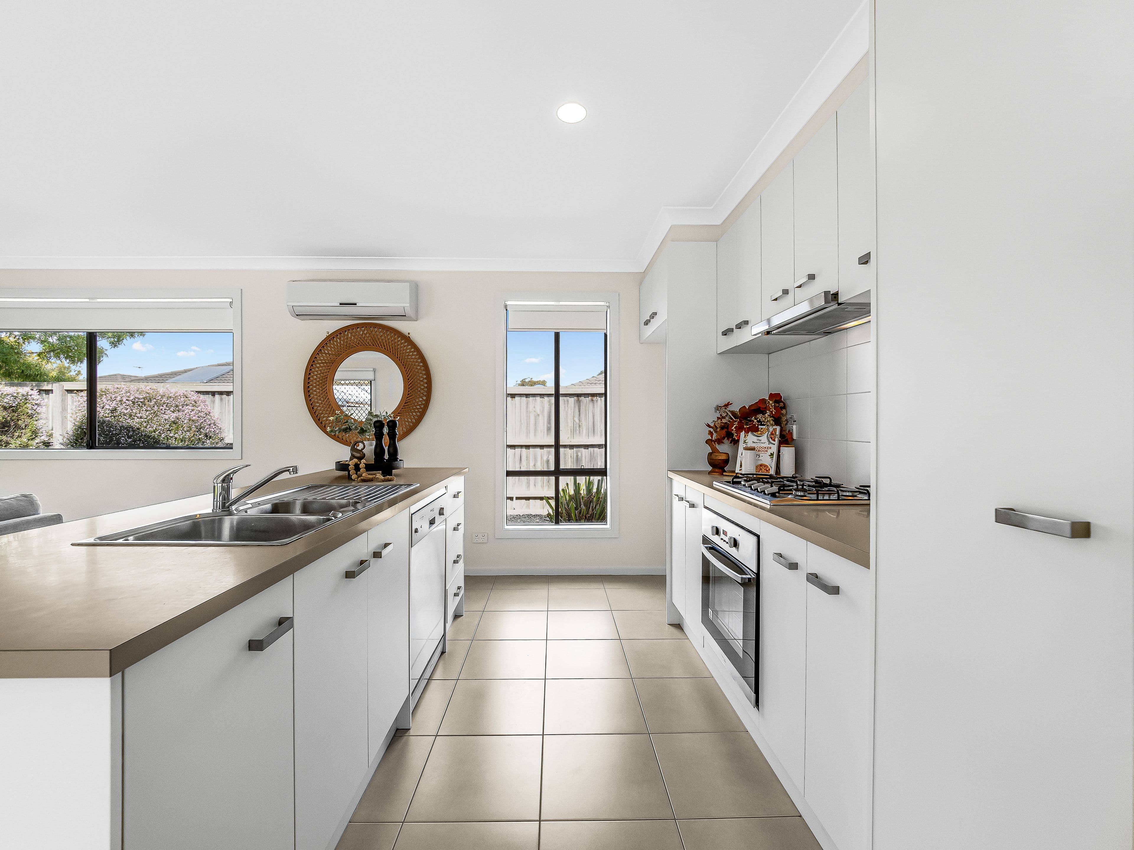 4 Brocker Street, Clyde North VIC 3978, Clyde North - Thumbnail 8