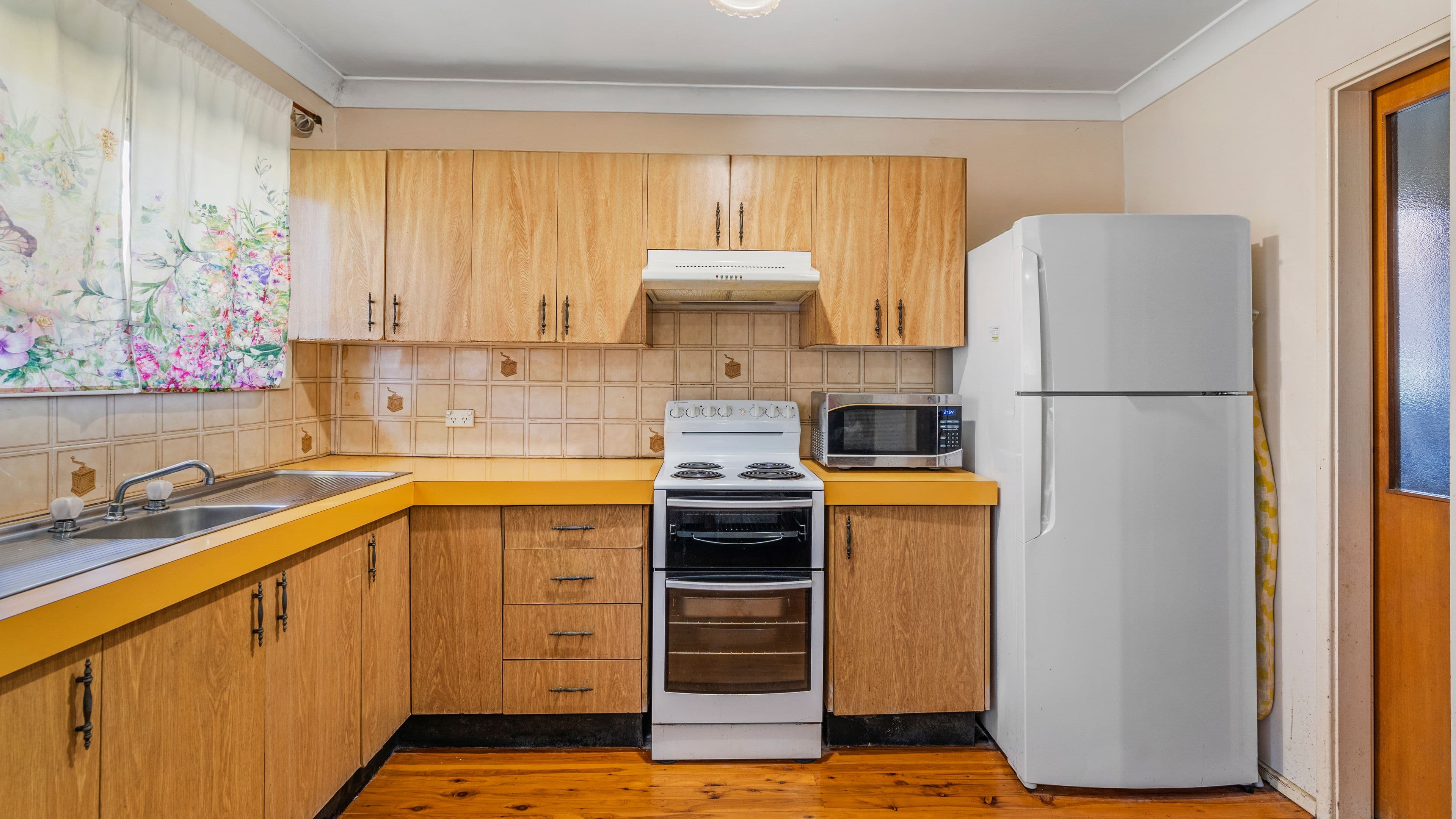 13 Knotwood Avenue, Macquarie Fields NSW 2564, Macquarie Fields - Thumbnail 2