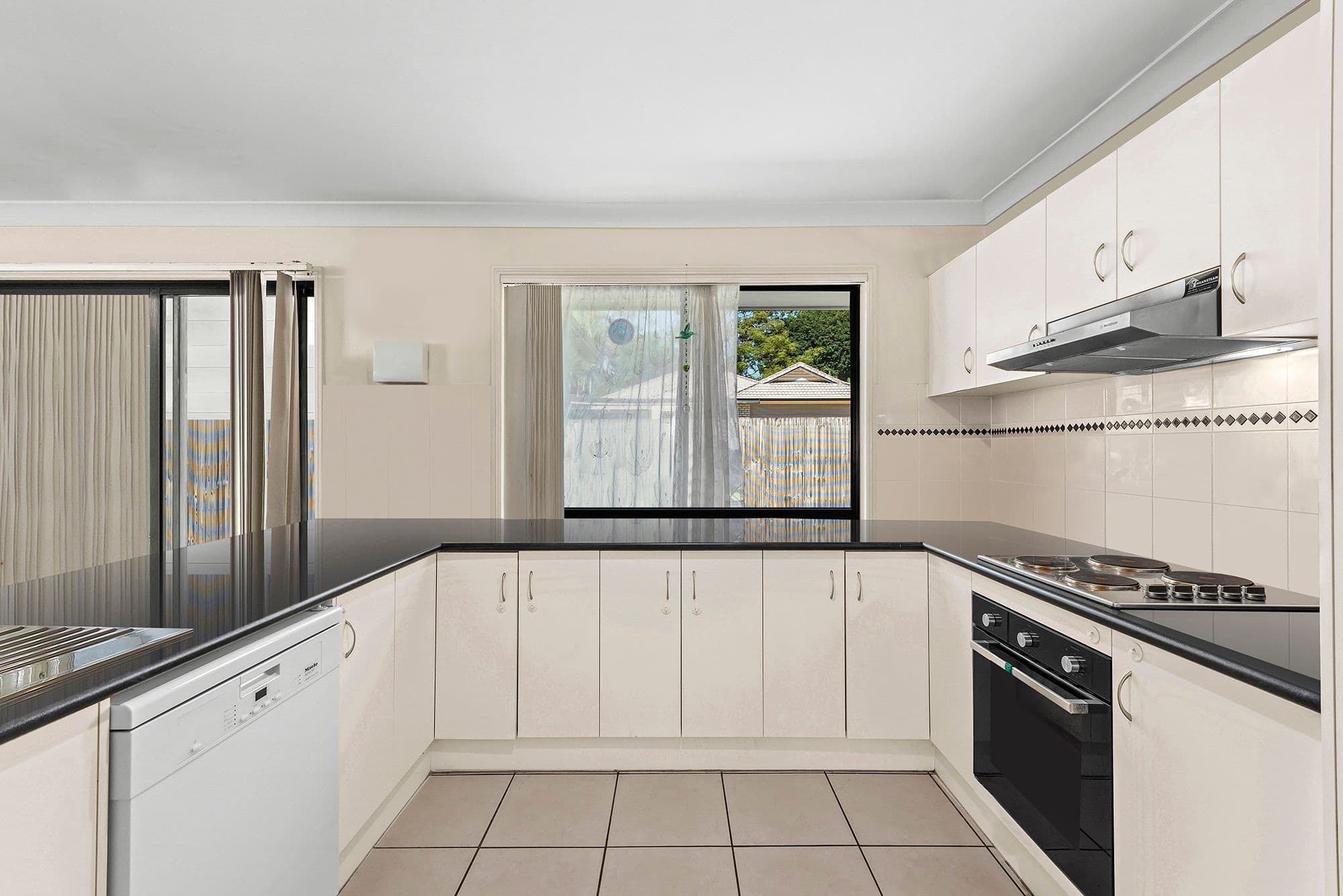 5 Snowbell Court, Upper Caboolture QLD 4510, Upper Caboolture - Thumbnail 4