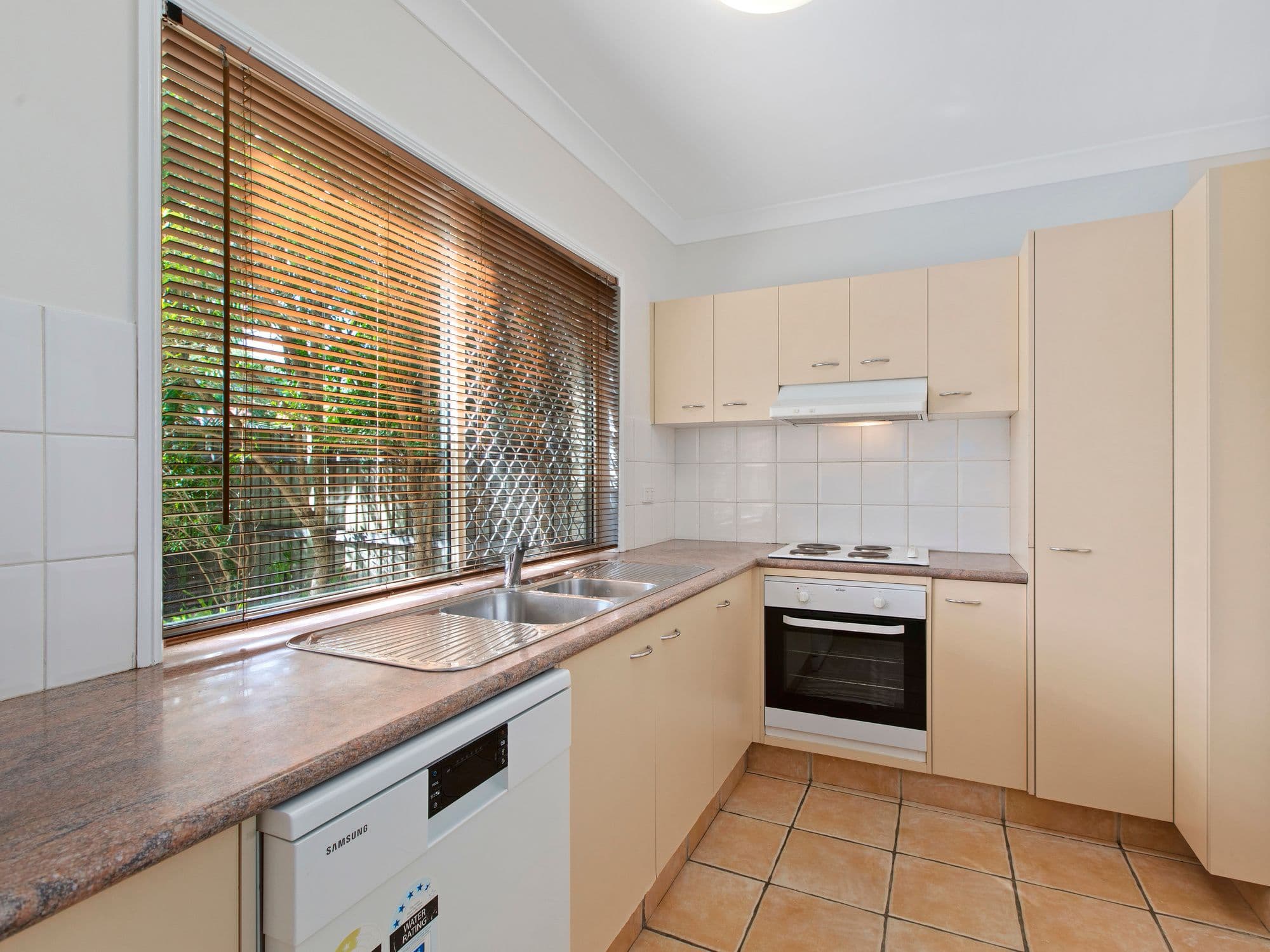 180 Seville Road, Holland Park QLD 4121, Holland Park - Thumbnail 4