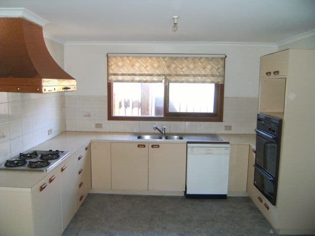 15 McComb Street, LILYDALE VIC 3140, Lilydale - Thumbnail 2