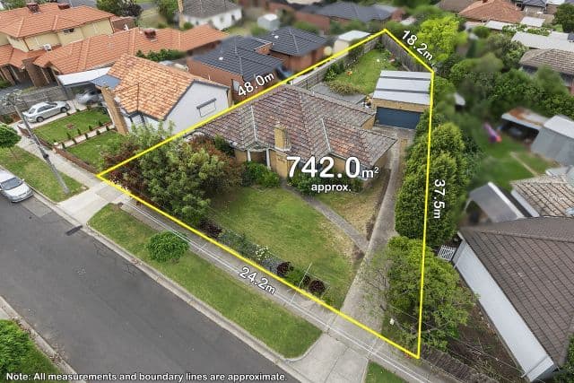 12 Suffolk Street, Reservoir VIC 3073, Reservoir - Thumbnail 2
