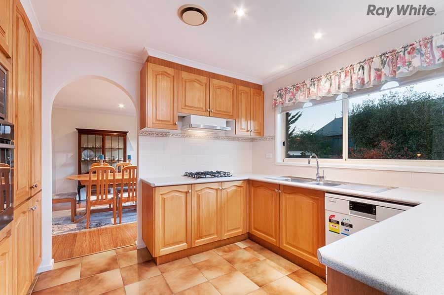 3 Pembroke Close, Taylors Lakes VIC 3038, Taylors Lakes - Thumbnail 4