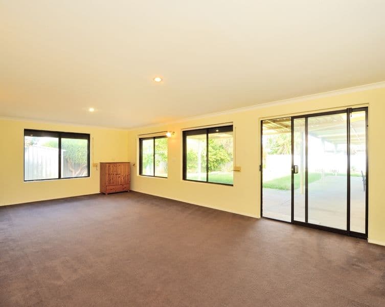 22 Jindarra Close, Cooloongup WA 6168, Cooloongup - Thumbnail 2