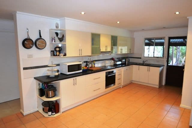 21 Anderson Street, Avenel VIC 3664, Avenel - Thumbnail 2