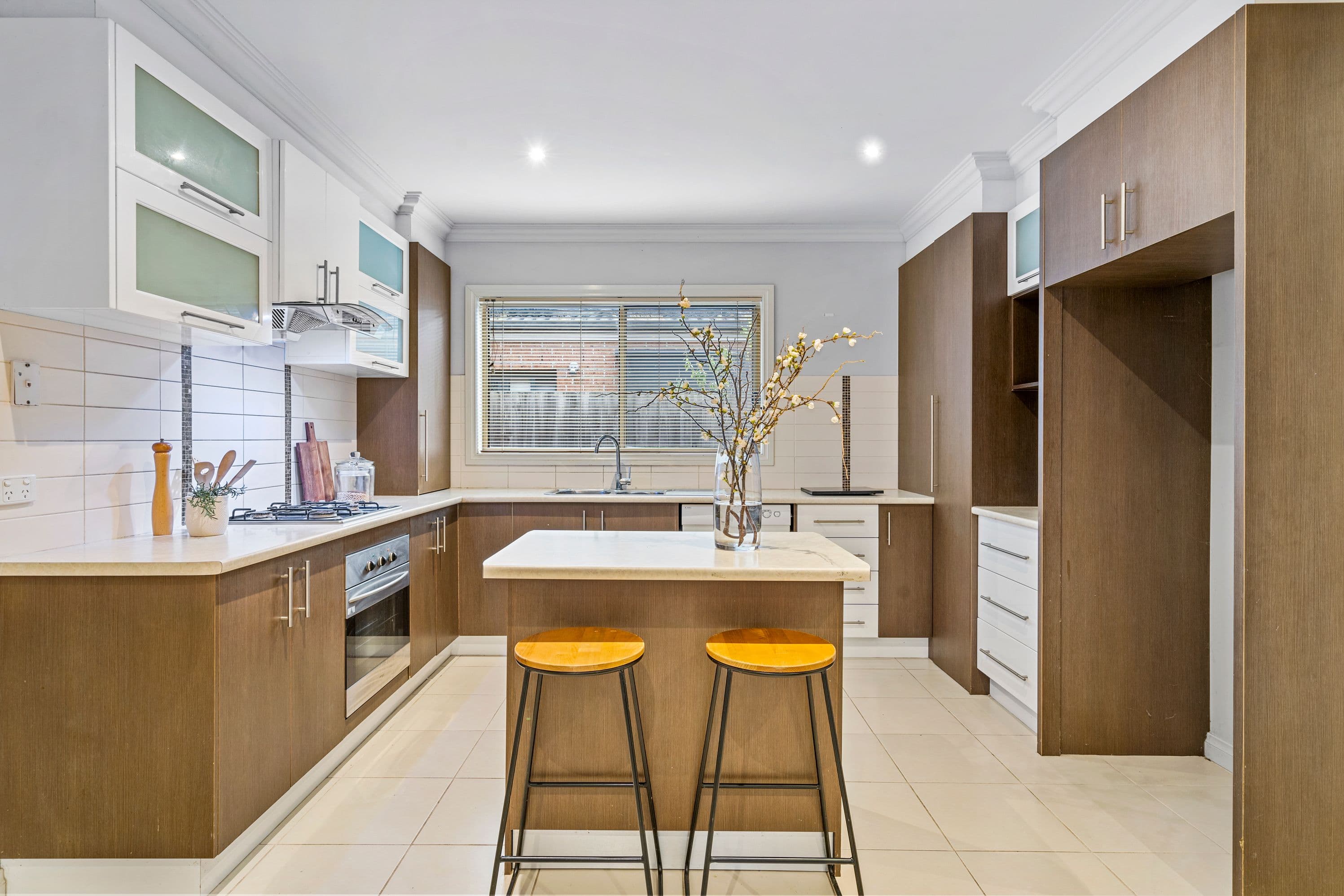 17 Carinya Crescent, South Morang VIC 3752, South Morang - Thumbnail 2