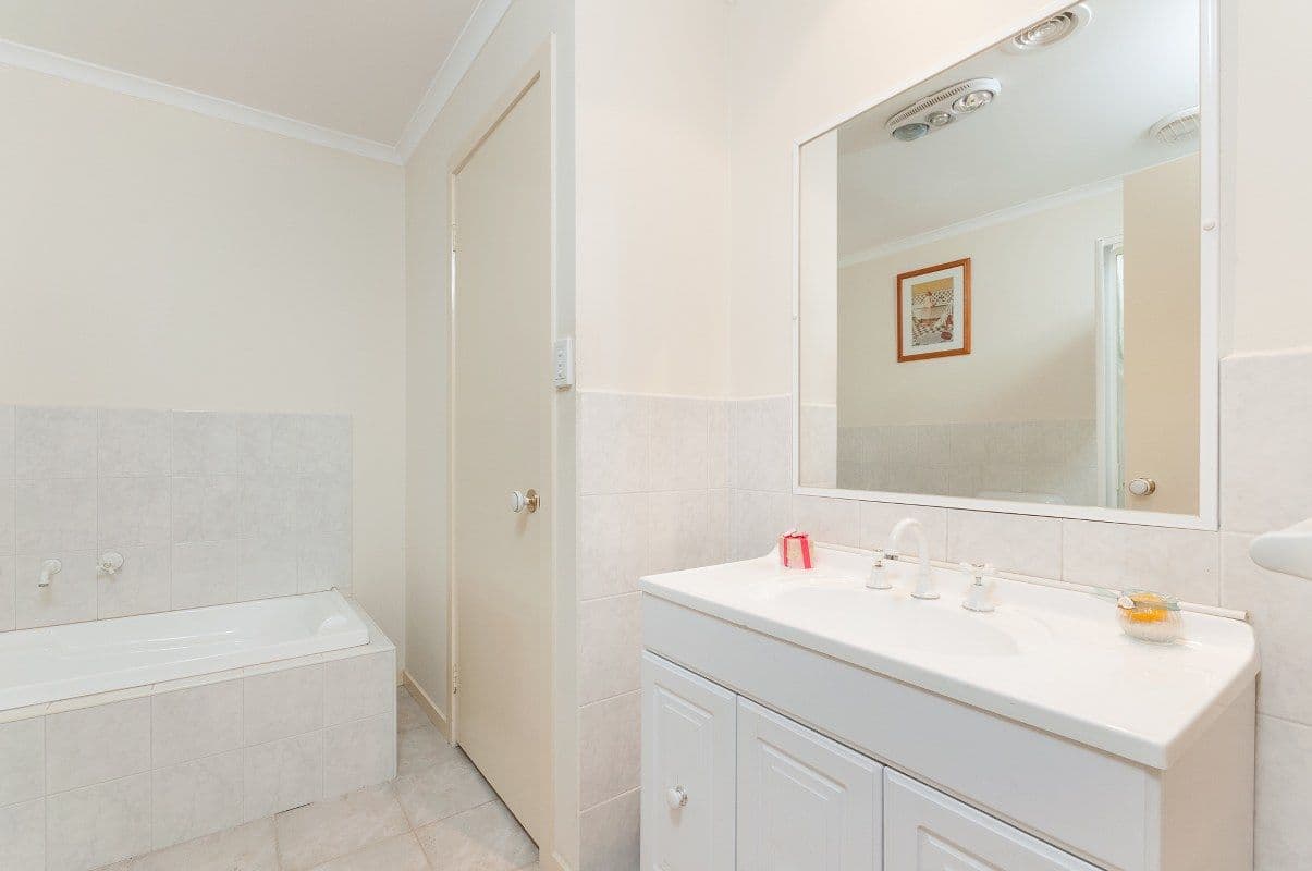 35 Hamilton Street, CRAIGIEBURN VIC 3064, Craigieburn - Thumbnail 6