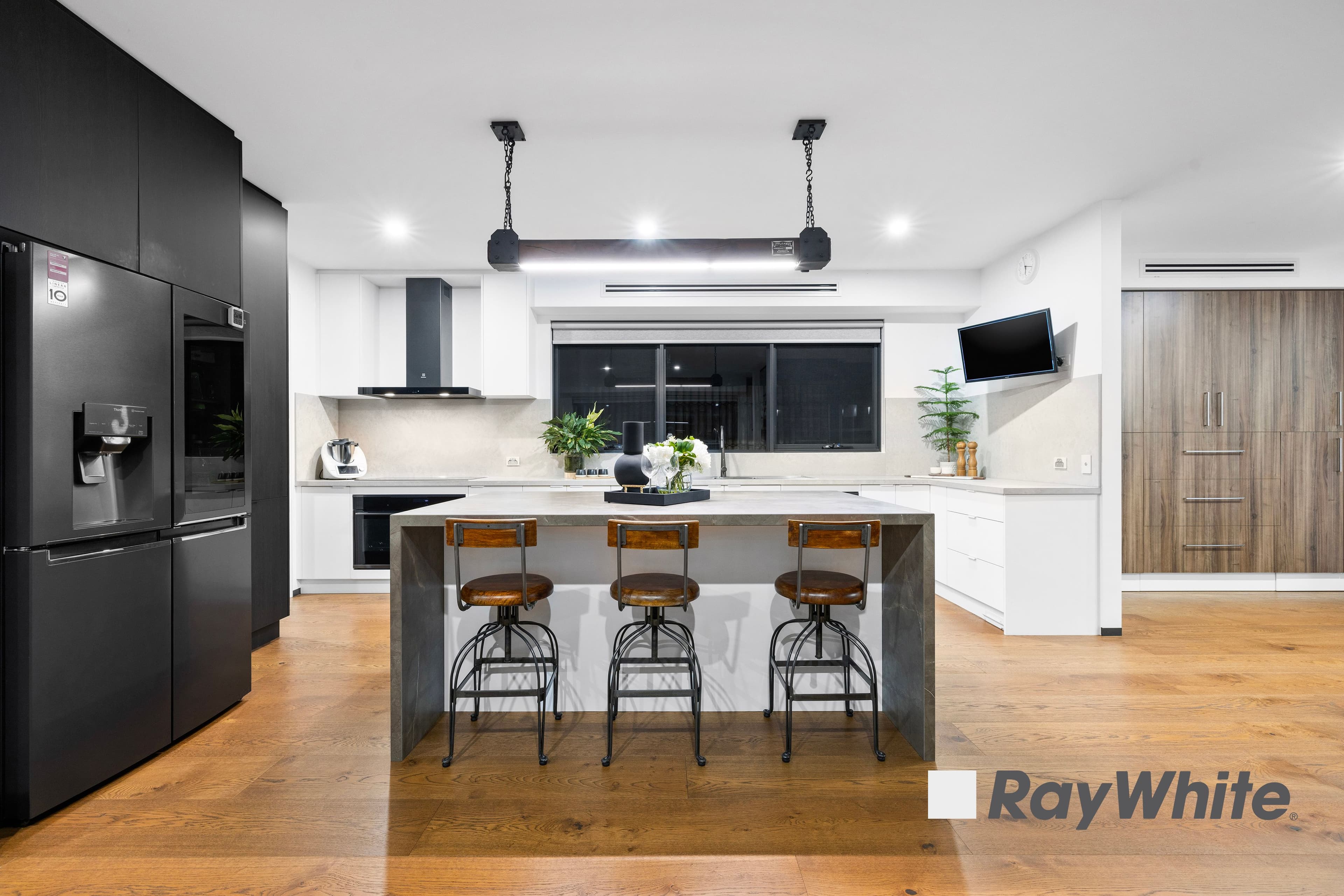 4 McKillop Place, Endeavour Hills VIC 3802, Endeavour Hills - Thumbnail 4