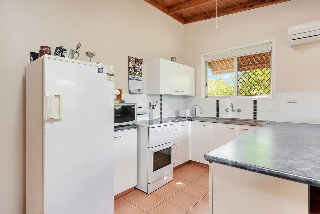 8 Gibson Street, Wilsonton QLD 4350, Wilsonton - Thumbnail 4