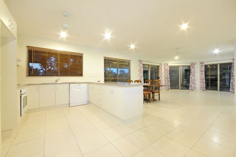 73 Stanley Drive, CANNONVALE QLD 4802, Cannonvale - Thumbnail 2