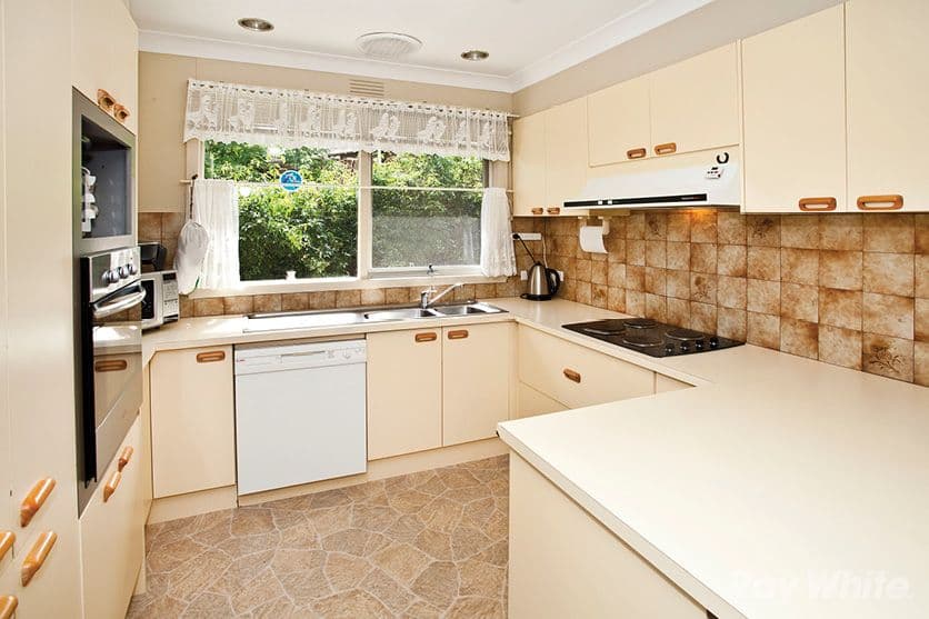 10 Greenwich Court, Glen Waverley VIC 3150, Glen Waverley - Thumbnail 3