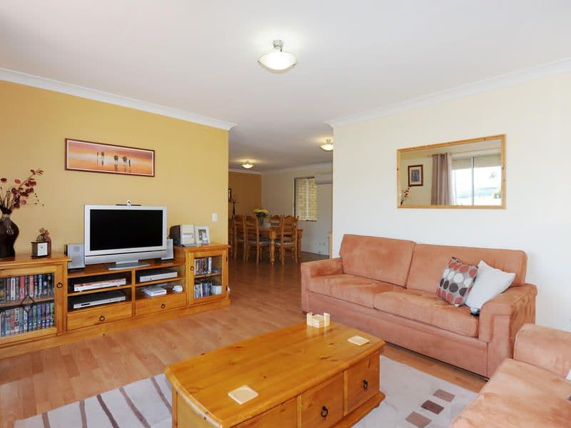 11 Lara Court, COOLOONGUP WA 6168, Cooloongup - Thumbnail 2