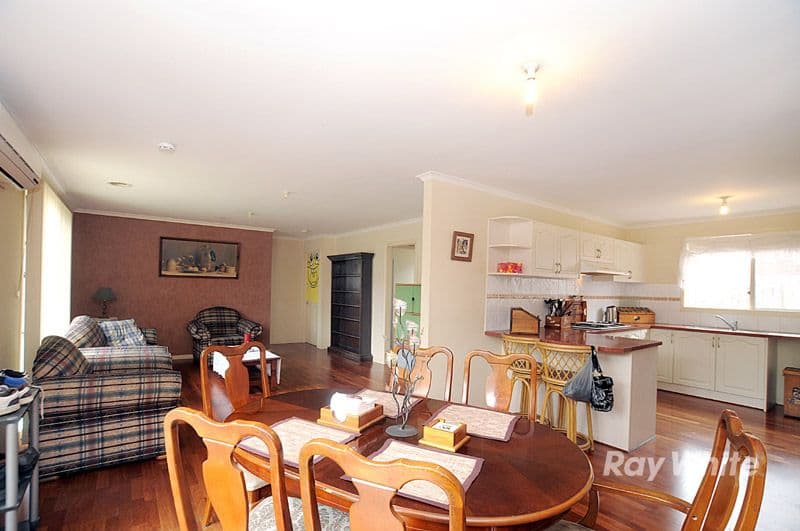 19 Bookham Way, CRANBOURNE VIC 3977, Cranbourne West - Thumbnail 4