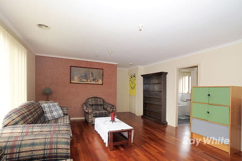 19 Bookham Way, CRANBOURNE VIC 3977, Cranbourne West - Thumbnail 5