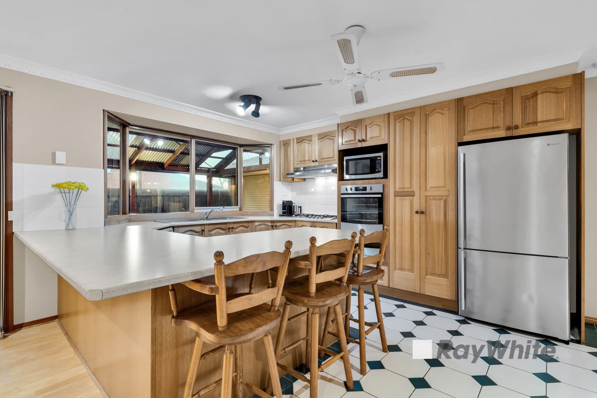 6 Bernard Court, Narre Warren South VIC 3805, Narre Warren South - Thumbnail 2