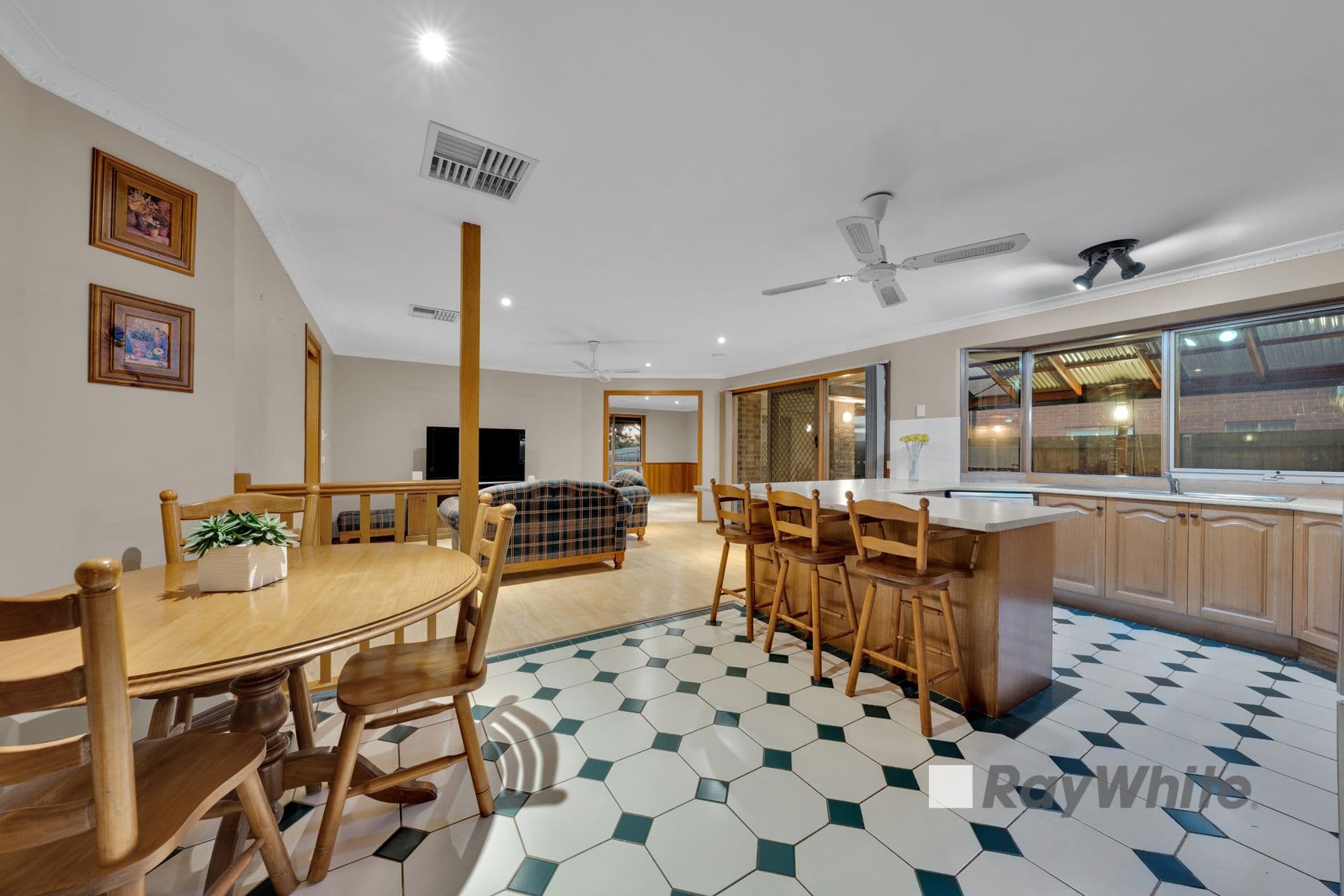 6 Bernard Court, Narre Warren South VIC 3805, Narre Warren South - Thumbnail 4
