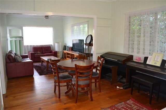 10 Hunter Street, WEST GLADSTONE QLD 4680, West Gladstone - Thumbnail 2