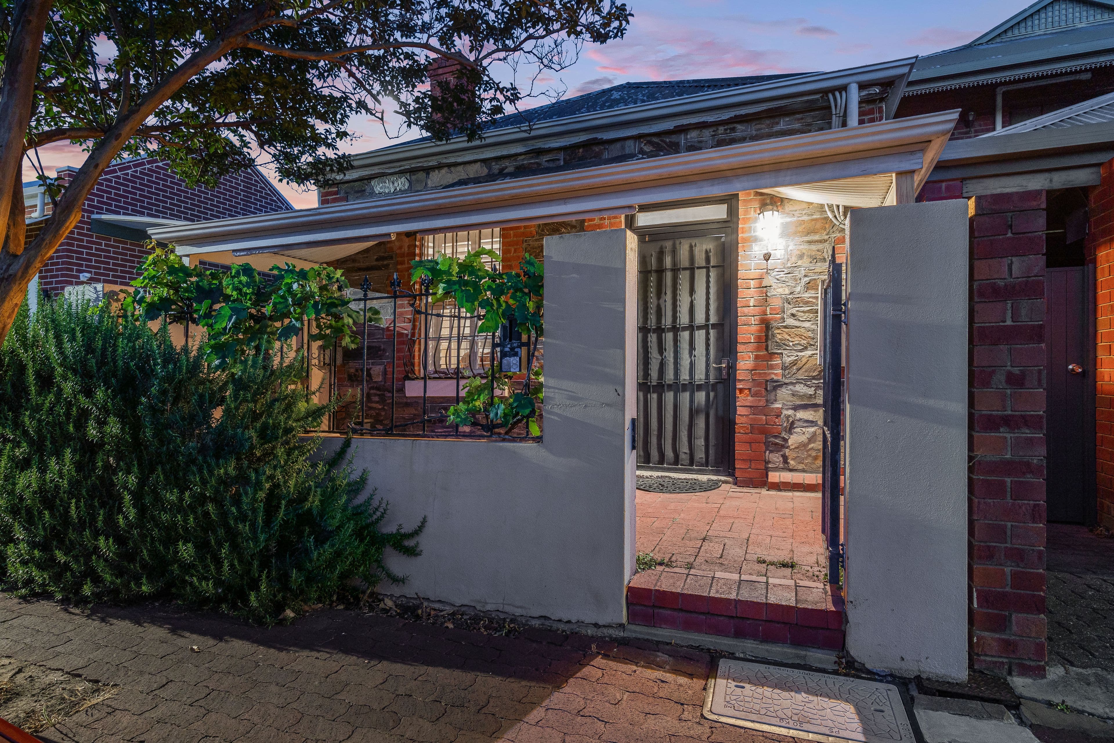 28 Chatham Street, Adelaide SA 5000, Adelaide - Thumbnail 2