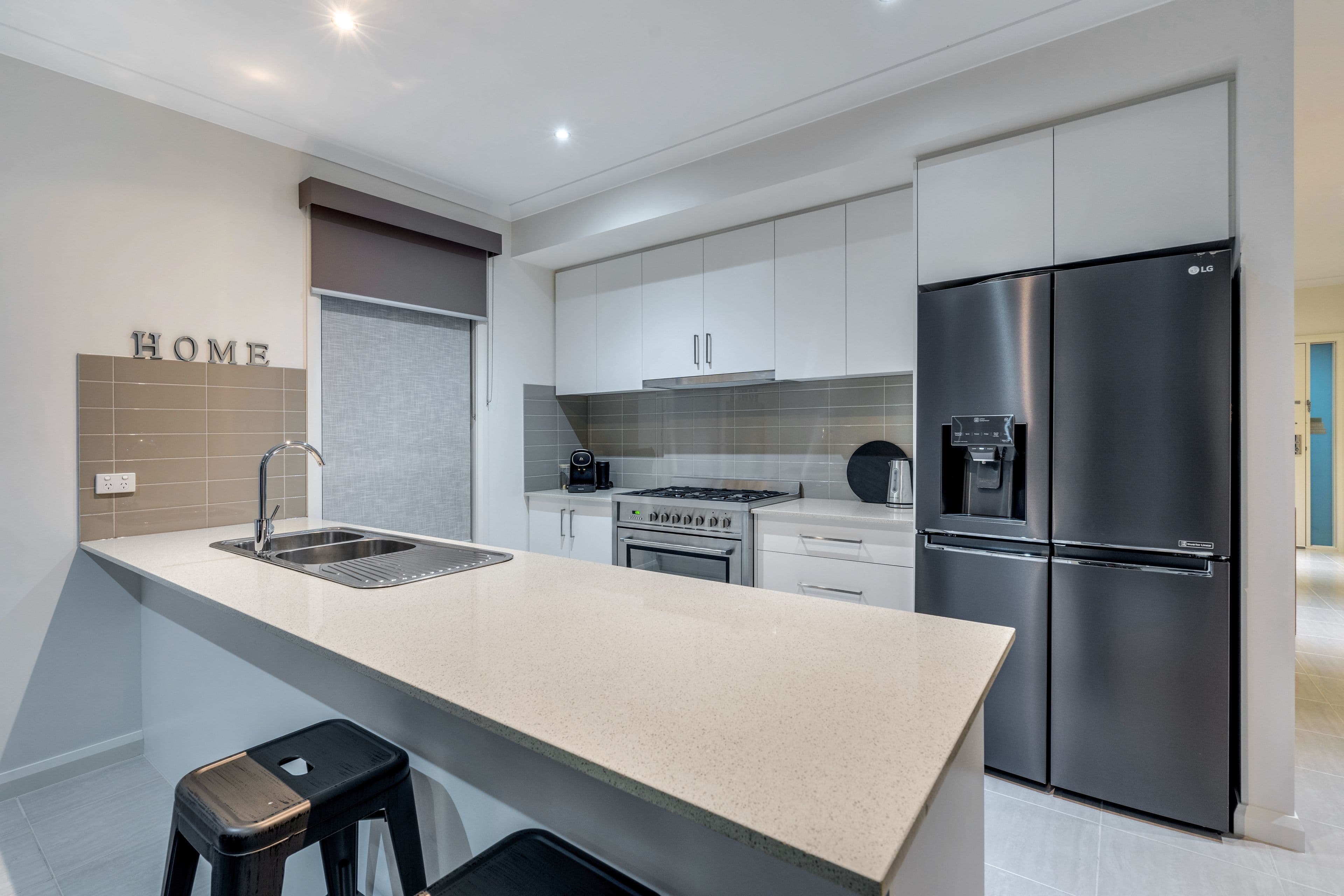 16 Montpellier Crescent, Craigieburn VIC 3064, Craigieburn - Thumbnail 2