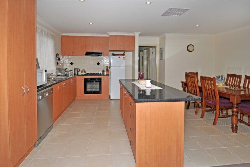 5 Westminster Avenue, HILLSIDE VIC 3037, Hillside - Thumbnail 3