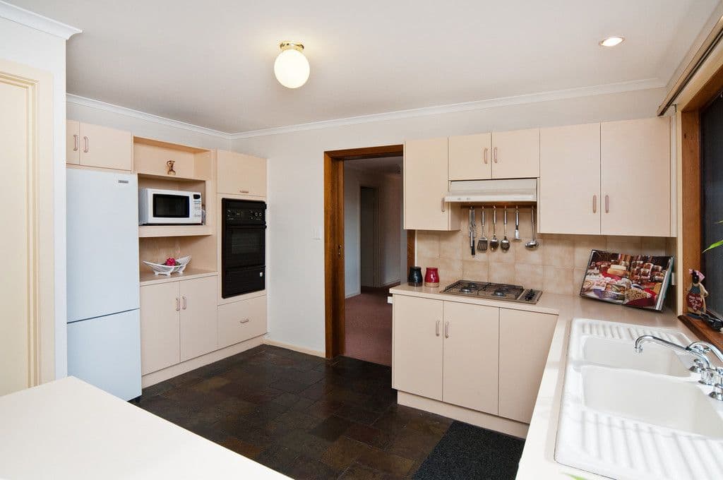 2 Buttercup Grove, MORPHETT VALE SA 5162, Morphett Vale - Thumbnail 5