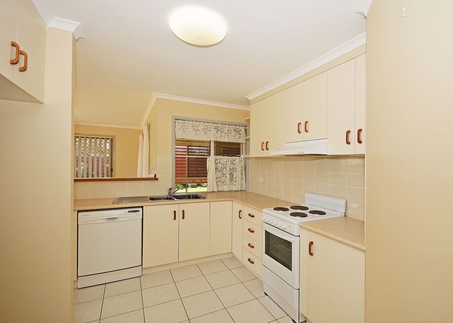 2 Trevnielsen Court, Torquay QLD 4655, Torquay - Thumbnail 4